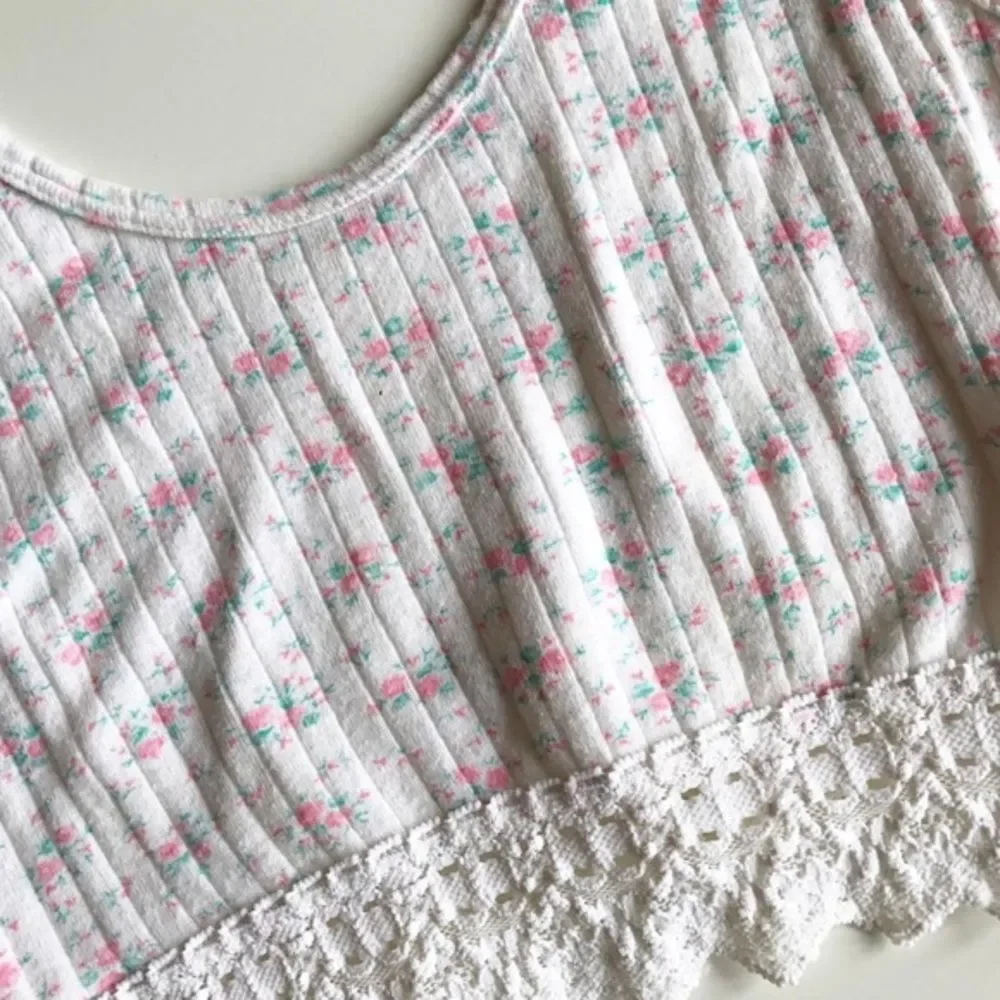 90s Vintage tiny rose print lace crop top shirt womens XS Small sports bra